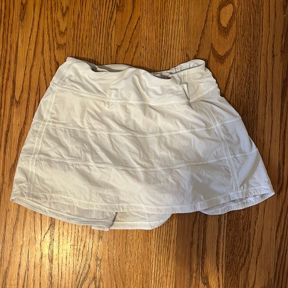lululemon white tennis skirt size 4.